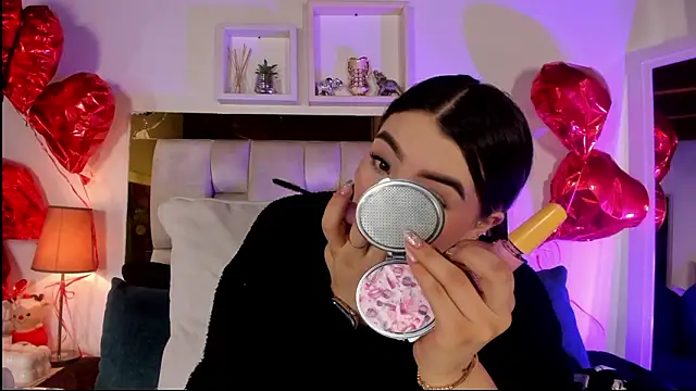 Snapshot of emmy_r chatting on February 18, 2026, 12:12 pm emmy r online show from February 18, 2026, 12:12 pm