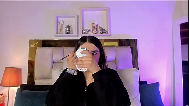 Snapshot of emmy_r chatting on February 20, 2026, 12:07 pm emmy r online show from February 20, 2026, 12:07 pm