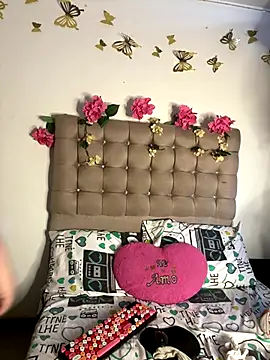 Jullieetta online show from October 22, 2025, 11:42 am