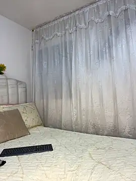 RoxannaBlanche online show from November 20, 2025, 12:28 pm