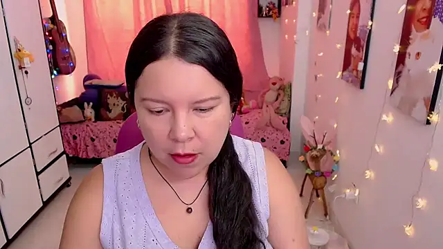Snapshot of claryssa_ chatting on May 1, 2026, 6:35 pm claryssa online show from May 1, 2026, 6:35 pm