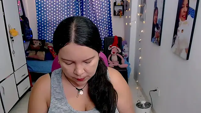 Snapshot of claryssa_ chatting on December 2, 2025, 7:59 pm claryssa online show from December 2, 2025, 7:59 pm