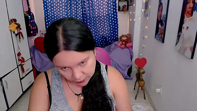 claryssa  online show from February 12, 2026, 9:47 pm