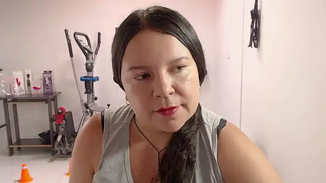 Snapshot of claryssa_ chatting on May 13, 2026, 8:38 pm claryssa online show from May 13, 2026, 8:38 pm