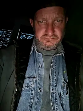 Hugebwc102 online show from March 3, 2026, 12:39 am