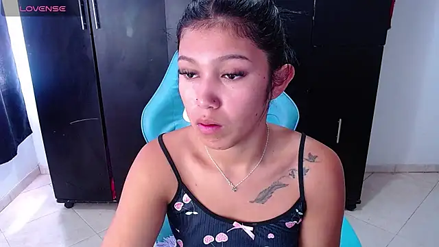 Snapshot of emily_rosse04 chatting on May 23, 2026, 5:34 pm emily rosse04 online show from May 23, 2026, 5:34 pm