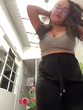 Snapshot of CurlyGirl_1 chatting on February 20, 2025, 5:52 pm CurlyGirl 1 online show from February 20, 2025, 5:52 pm