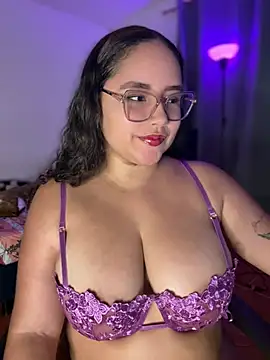Snapshot of CurlyGirl_1 chatting on May 17, 2026, 6:19 pm CurlyGirl 1 online show from May 17, 2026, 6:19 pm