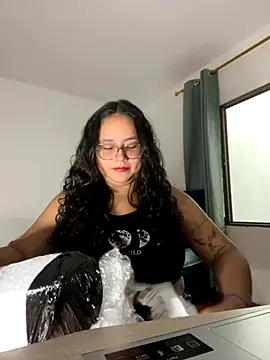 Snapshot of CurlyGirl_1 chatting on September 15, 2025, 7:14 pm CurlyGirl 1 online show from September 15, 2025, 7:14 pm