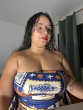 Snapshot of CurlyGirl_1 chatting on September 20, 2025, 12:48 am CurlyGirl 1 online show from September 20, 2025, 12:48 am