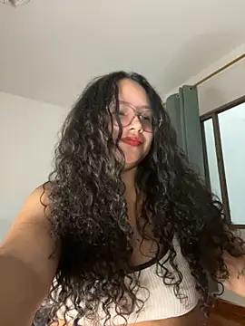 Snapshot of CurlyGirl_1 chatting on October 7, 2025, 10:22 pm CurlyGirl 1 online show from October 7, 2025, 10:22 pm