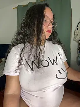 Snapshot of CurlyGirl_1 chatting on November 13, 2025, 7:18 pm CurlyGirl 1 online show from November 13, 2025, 7:18 pm