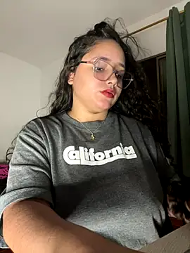 Snapshot of CurlyGirl_1 chatting on November 7, 2025, 2:49 am CurlyGirl 1 online show from November 7, 2025, 2:49 am