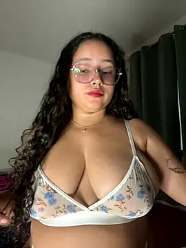 Snapshot of CurlyGirl_1 chatting on October 22, 2025, 10:30 pm CurlyGirl 1 online show from October 22, 2025, 10:30 pm