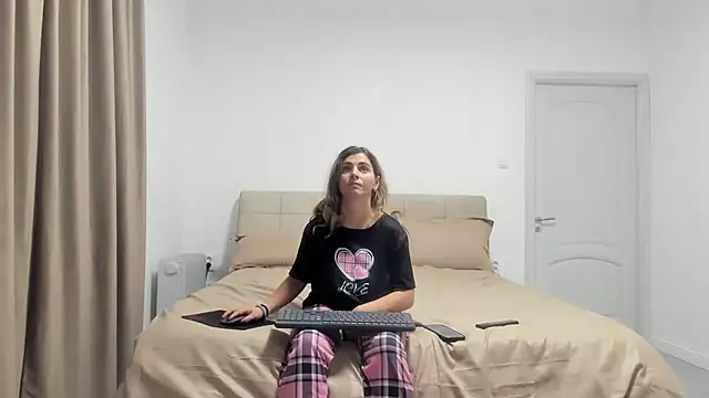 Hottalicia2 online show from November 27, 2025, 9:37 pm