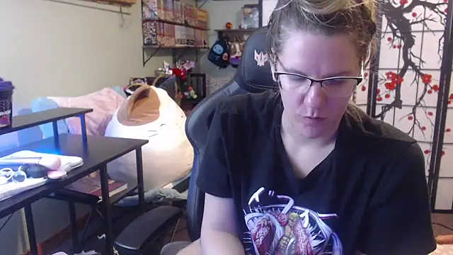 Sarahtineke online show from March 4, 2026, 3:42 pm