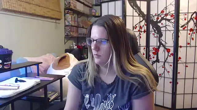 Sarahtineke online show from February 5, 2026, 10:49 pm