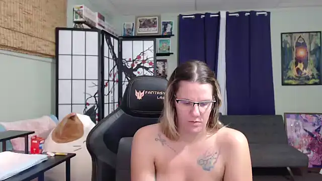 Sarahtineke online show from October 30, 2025, 11:23 pm