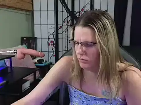 Snapshot of Sarahtineke chatting on January 10, 2025, 5:05 am Sarahtineke online show from January 10, 2025, 5:05 am