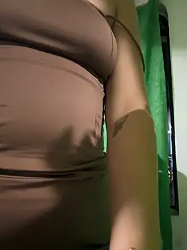 NicolRoss  online show from April 26, 2026, 4:32 am