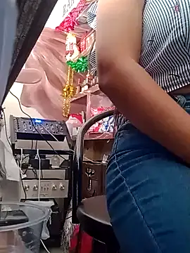 VivienAndClark online show from December 11, 2024, 3:58 pm