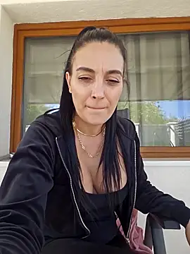 Snapshot of AnaFoxxy chatting on April 23, 2026, 10:11 am AnaFoxxy online show from April 23, 2026, 10:11 am