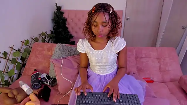 Snapshot of kimmysantoo chatting on November 10, 2025, 12:32 pm kimmysantoo online show from November 10, 2025, 12:32 pm