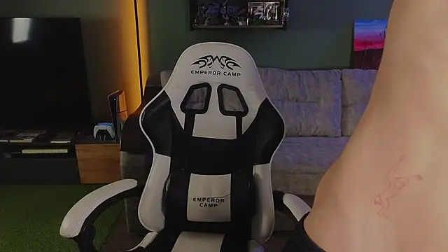 TeddyLiLboy online show from December 4, 2025, 2:27 pm