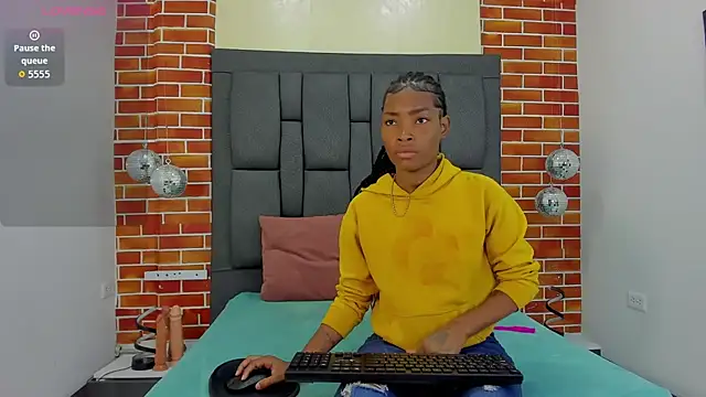 Snapshot of lorre_williamss chatting on October 10, 2025, 2:51 pm lorre williamss online show from October 10, 2025, 2:51 pm