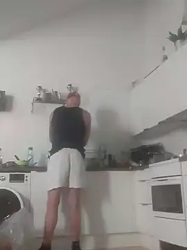 Snapshot of eltoulou chatting on February 16, 2025, 3:05 pm eltoulou online show from February 16, 2025, 3:05 pm