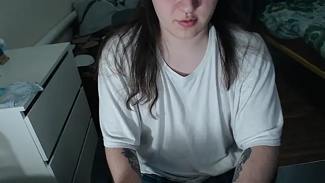 EvaMiron online show from November 11, 2025, 8:31 am