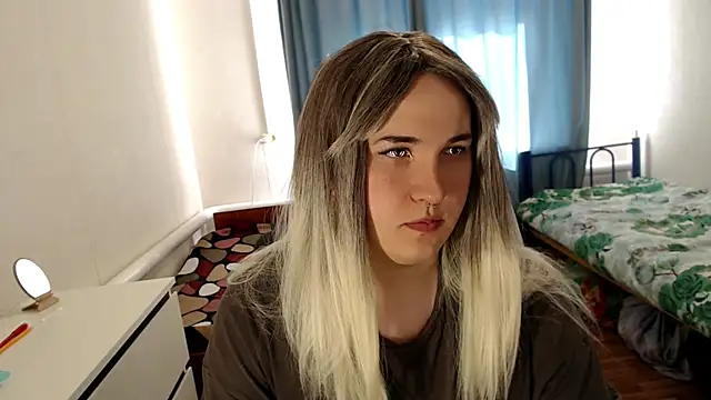 EvaMiron online show from April 18, 2026, 9:33 am