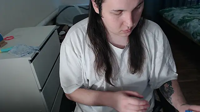 EvaMiron online show from February 9, 2026, 12:36 pm