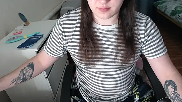 EvaMiron online show from February 7, 2026, 7:44 pm