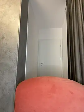 deliaroyal online show from March 20, 2025, 8:51 pm