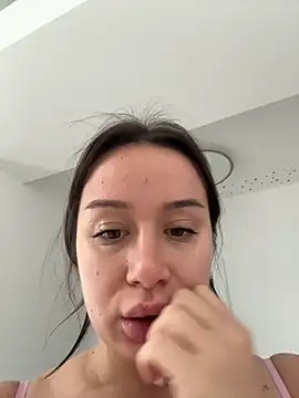 deliaroyal online show from September 25, 2025, 11:05 am