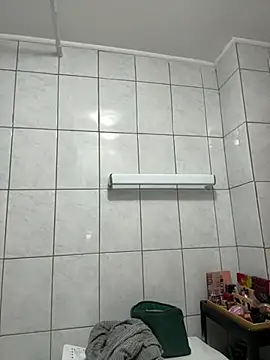 deliaroyal online show from February 21, 2025, 5:42 pm