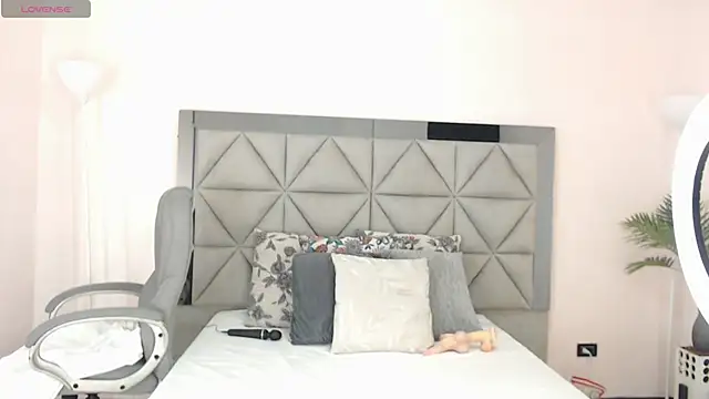 Snapshot of genesis_moretz chatting on June 17, 2026, 5:07 am genesis moretz online show from June 17, 2026, 5:07 am
