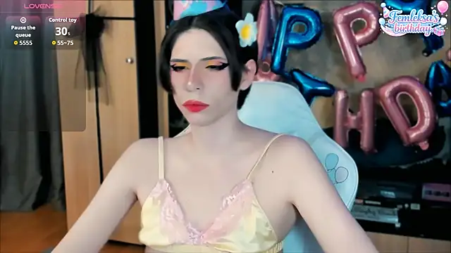 Snapshot of FemAlexa_ chatting on May 21, 2026, 5:43 pm FemAlexa online show from May 21, 2026, 5:43 pm