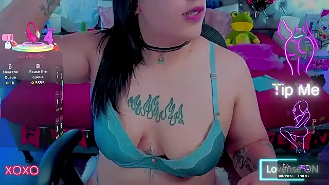 Snapshot of NatalieHarris chatting on October 22, 2025, 7:02 pm NatalieHarris online show from October 22, 2025, 7:02 pm