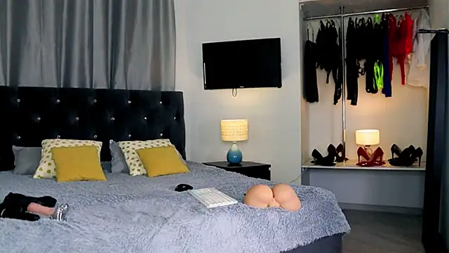 Snapshot of InvitingTina chatting on November 11, 2025, 3:12 am InvitingTina online show from November 11, 2025, 3:12 am