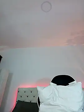 Snapshot of Elektra_Queen chatting on October 20, 2025, 1:00 pm Elektra Queen online show from October 20, 2025, 1:00 pm