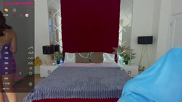 JasminJames online show from February 6, 2025, 1:54 pm