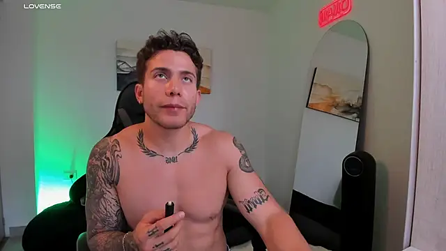 LucianSinclair online show from February 9, 2025, 9:49 pm