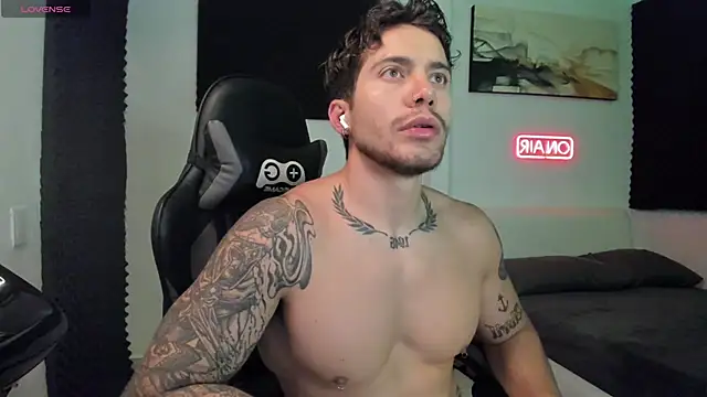 LucianSinclair online show from November 29, 2025, 2:23 am