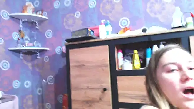 Snapshot of SquirtyAlice chatting on March 6, 2025, 8:16 pm SquirtyAlice online show from March 6, 2025, 8:16 pm