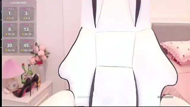 Snapshot of PimChanOK chatting on October 24, 2025, 1:32 pm PimChanOK online show from October 24, 2025, 1:32 pm