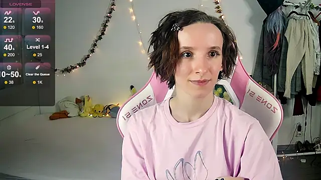 Snapshot of Violet_Veliya chatting on October 31, 2025, 5:42 pm Violet Veliya online show from October 31, 2025, 5:42 pm