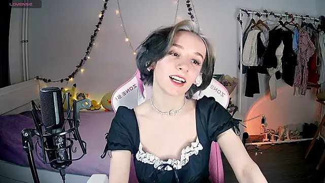 Snapshot of Violet_Veliya chatting on March 2, 2025, 5:52 pm Violet Veliya online show from March 2, 2025, 5:52 pm