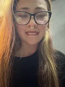 Snapshot of Sofii_gold chatting on February 23, 2025, 1:02 am Sofii gold online show from February 23, 2025, 1:02 am